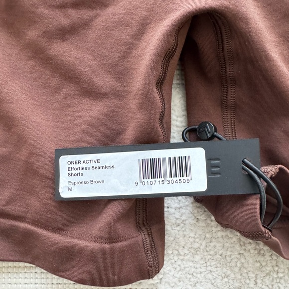 Oner Active EFFORTLESSLIFT HIGH WAISTED SHORTS WITH WHITE LOGO - Picture 4 of 4